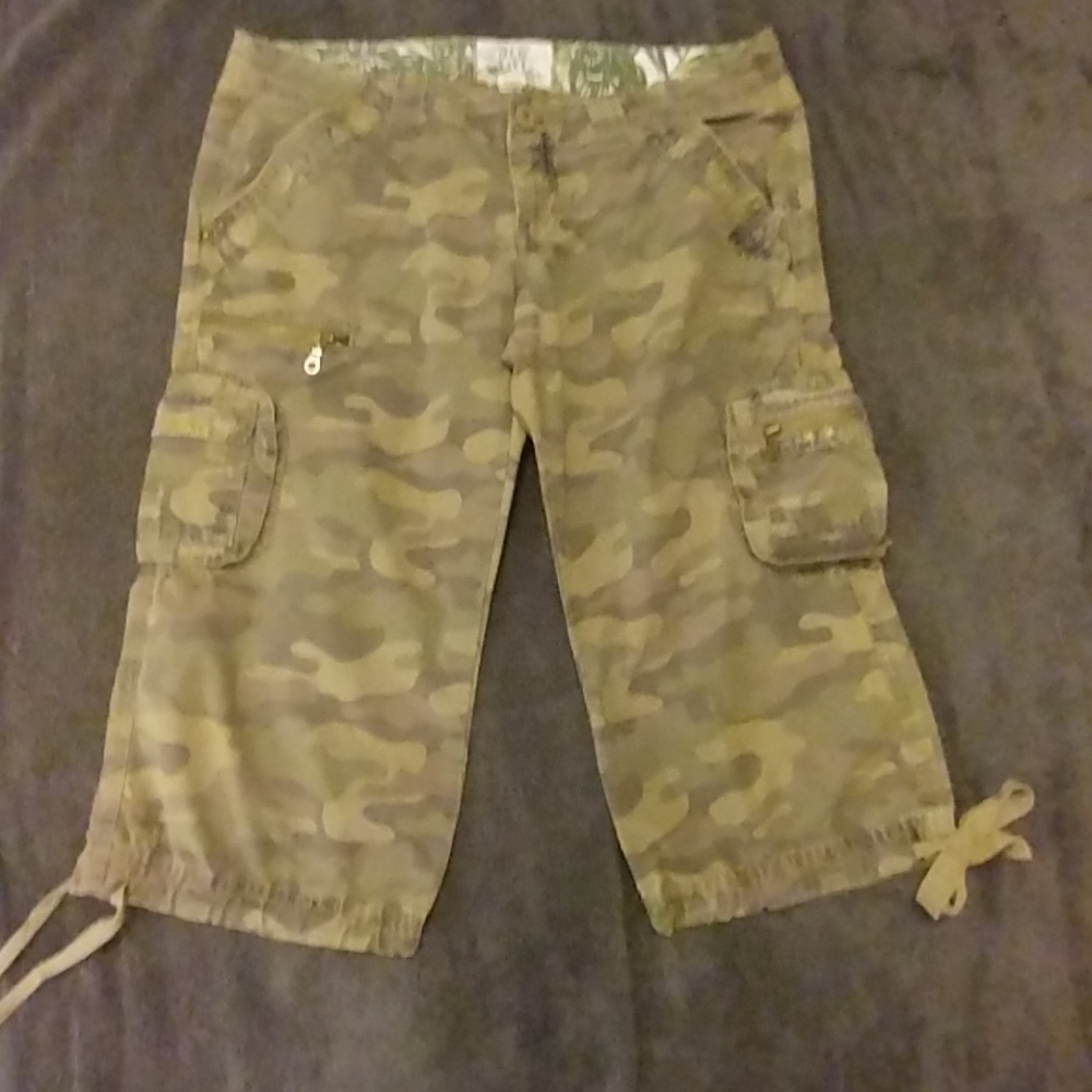 Old,Navy Camouflage Capri pant with ties at bottom